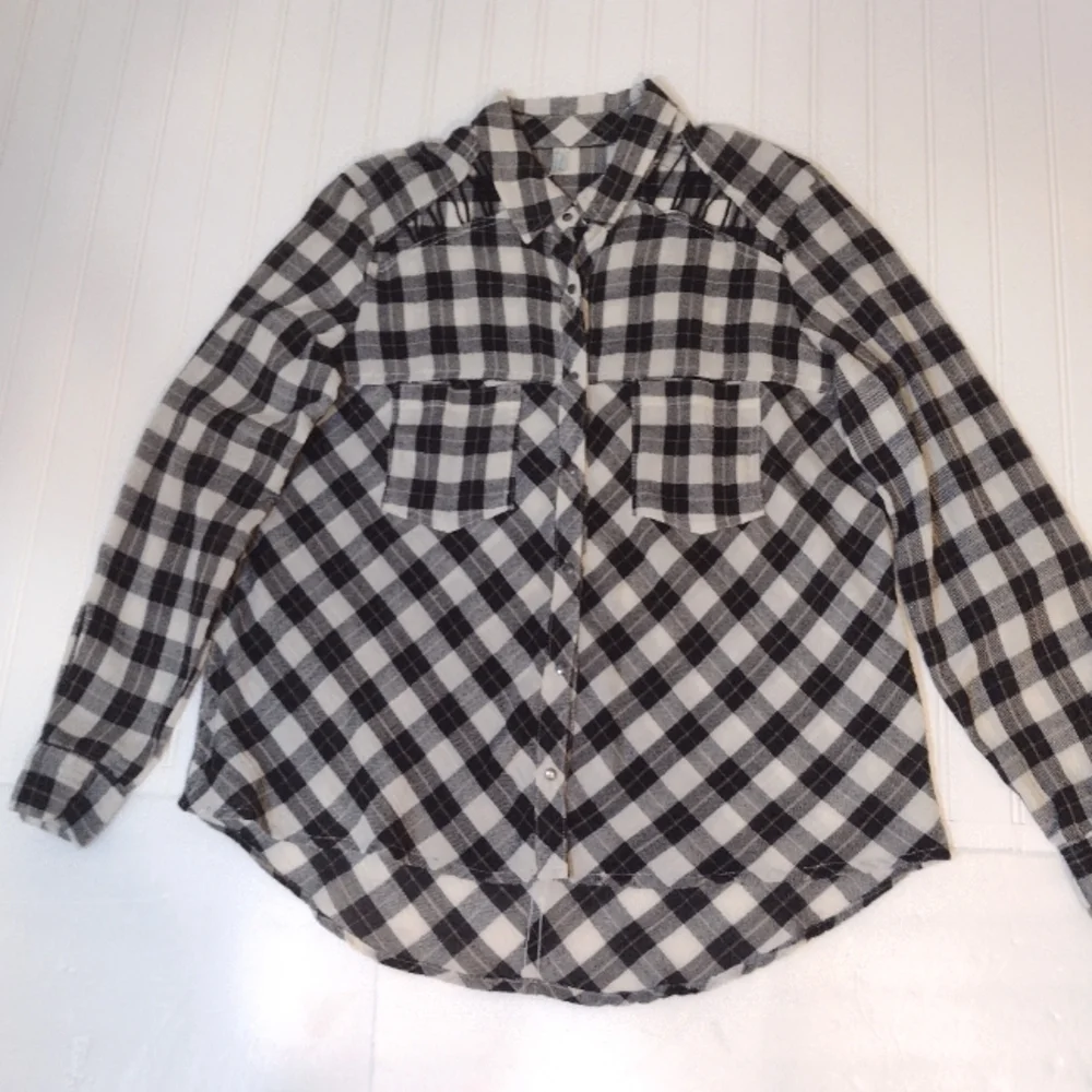 Free People women's long sleeve black/white plaid shirt size (S)